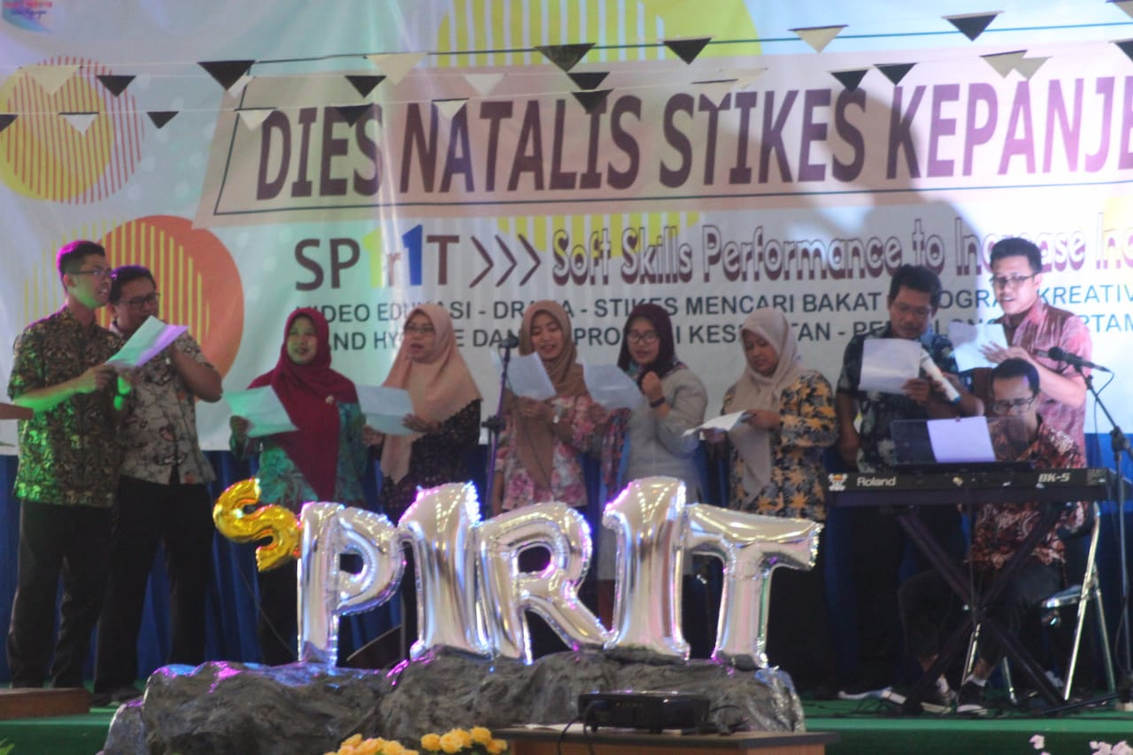 Penampilan kelas Alih Jalur angktatan 2018 dan drama treatrikal mahasiswa STIKes Kepanjen